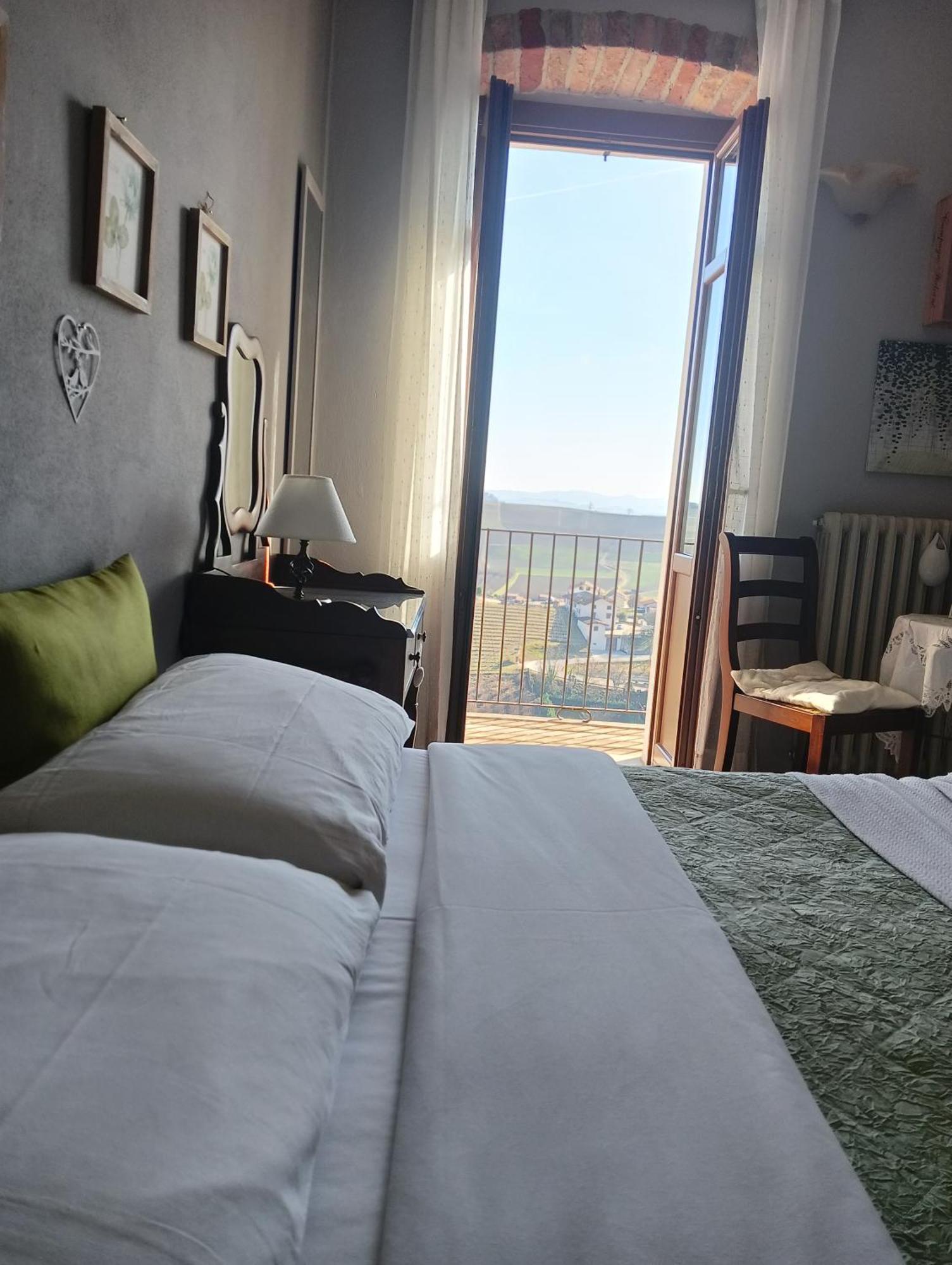 Il Borgo B&B Castellinaldo Bagian luar foto