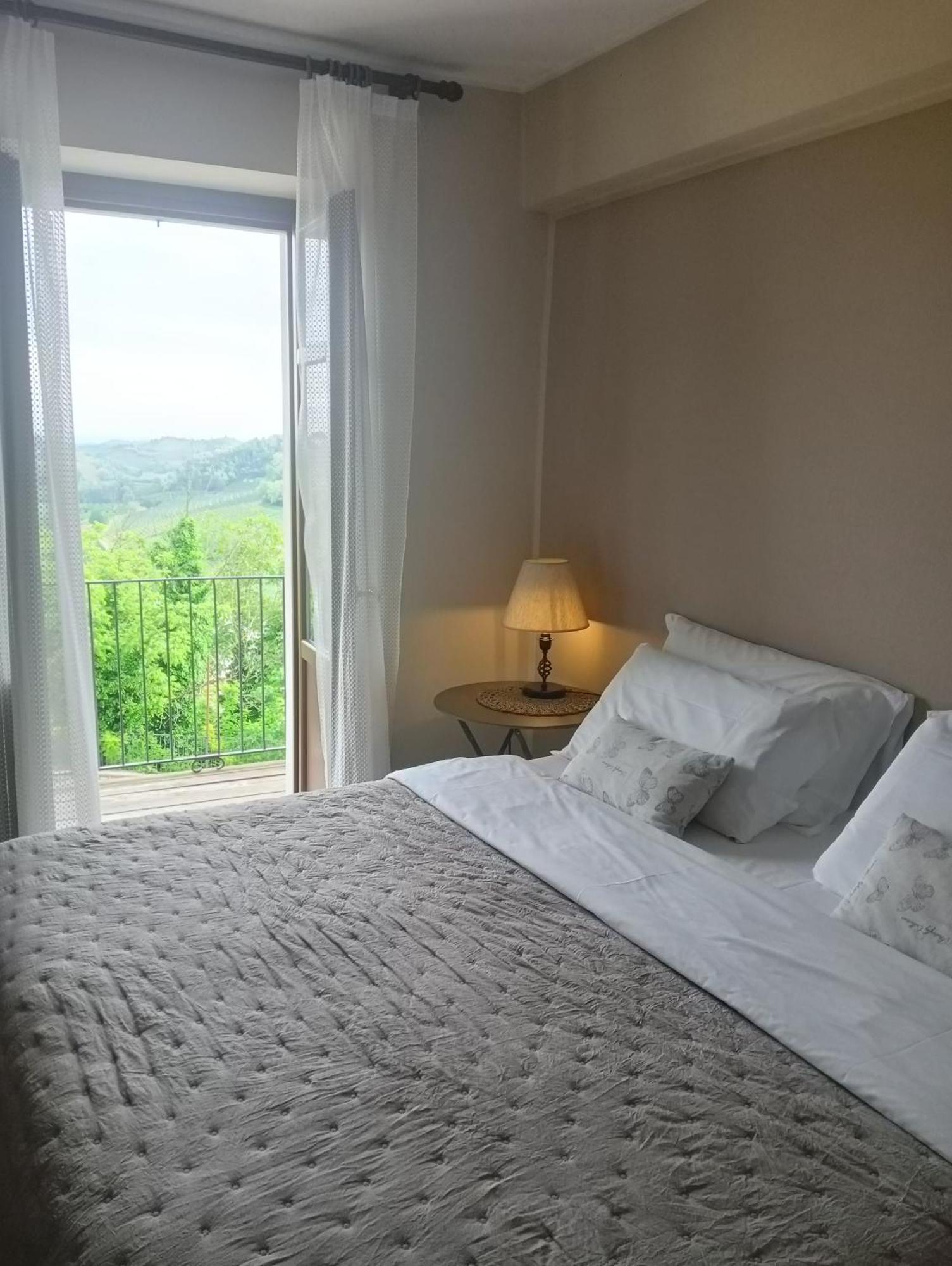 Il Borgo B&B Castellinaldo Bagian luar foto