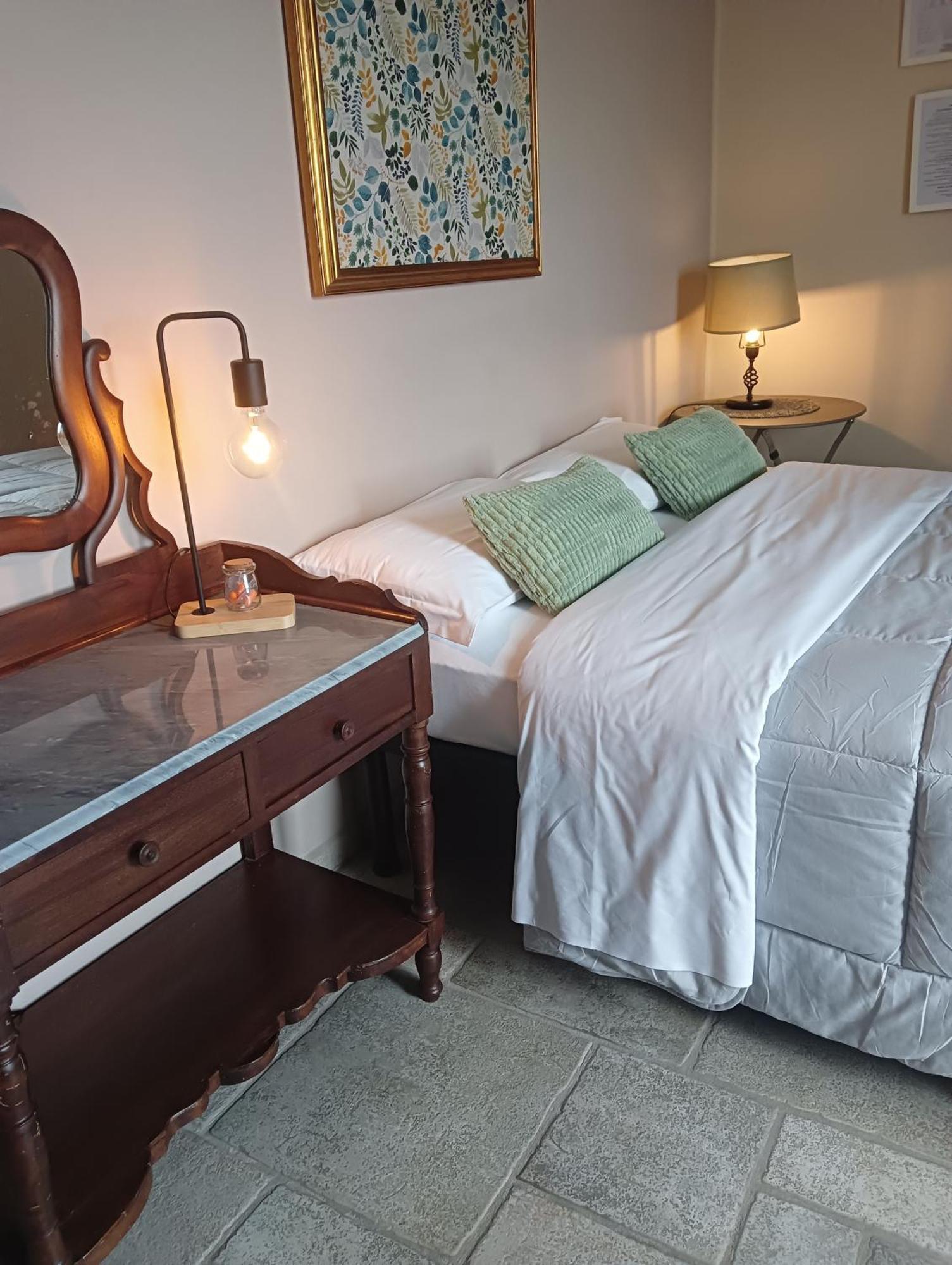 Il Borgo B&B Castellinaldo Bagian luar foto