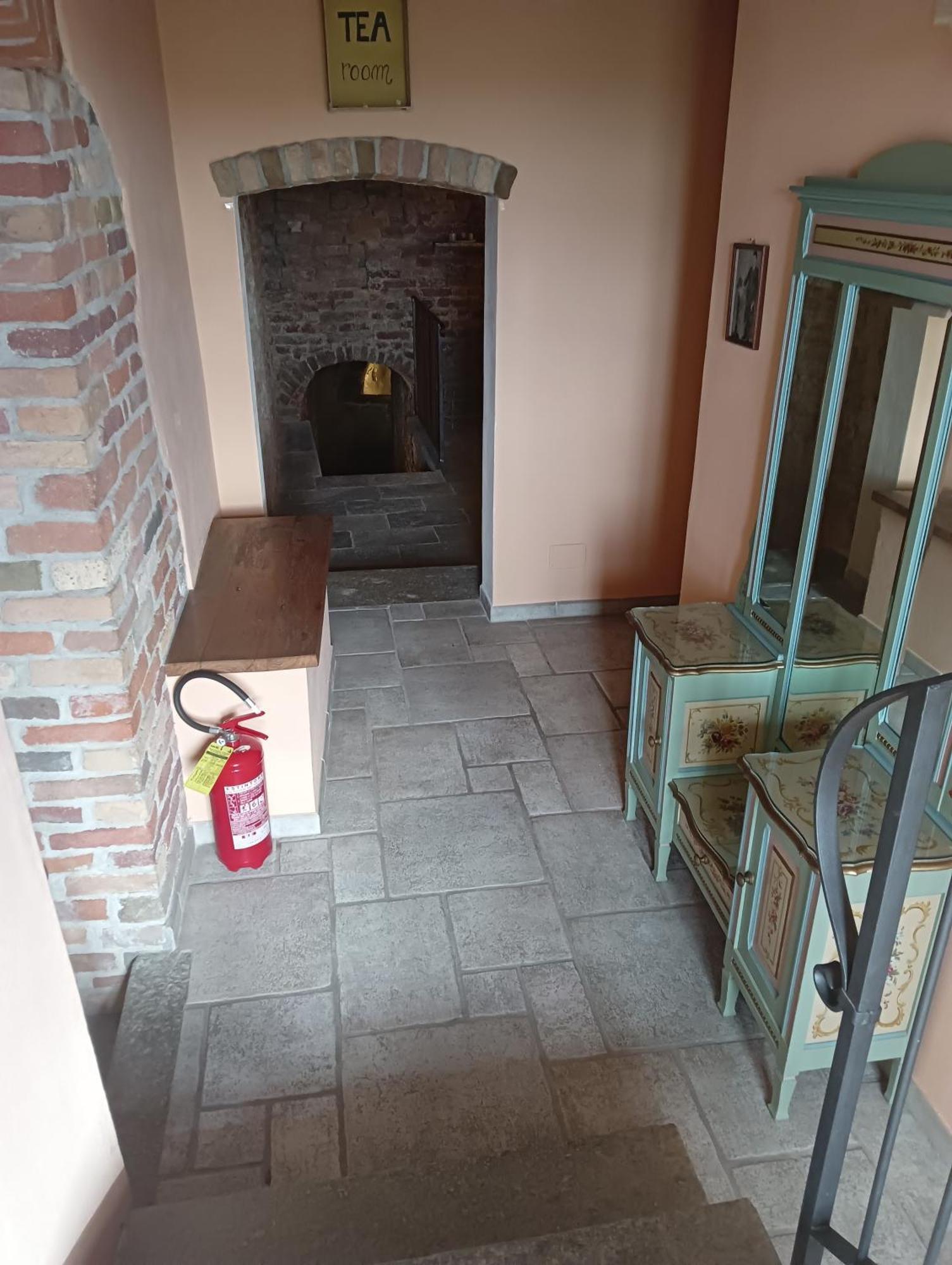 Il Borgo B&B Castellinaldo Bagian luar foto