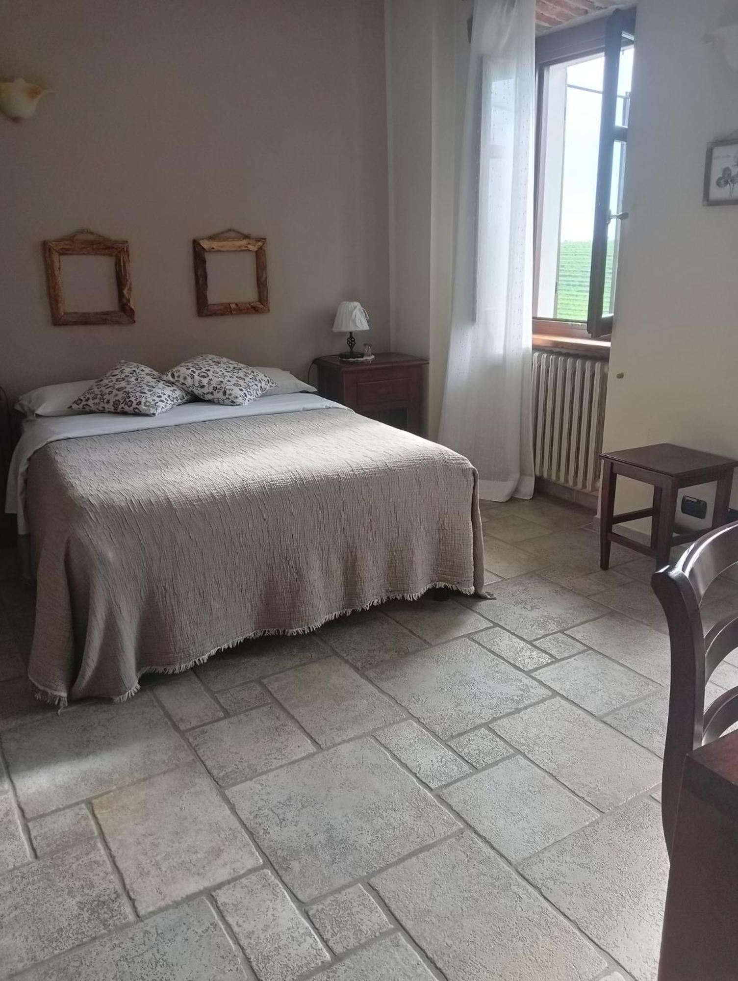 Il Borgo B&B Castellinaldo Bagian luar foto