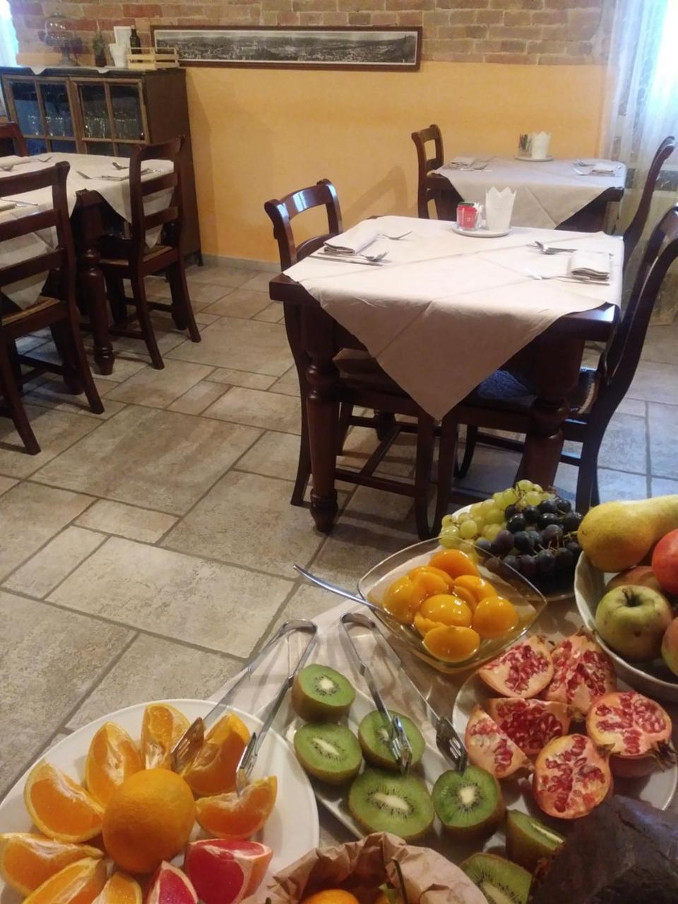 Il Borgo B&B Castellinaldo Bagian luar foto
