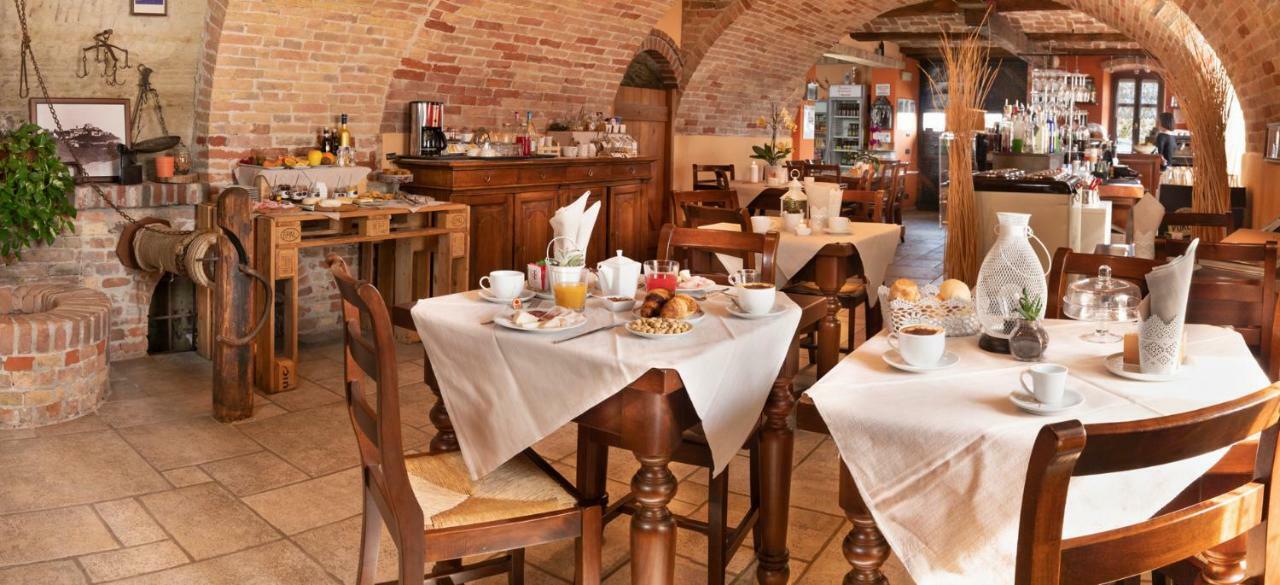 Il Borgo B&B Castellinaldo Bagian luar foto