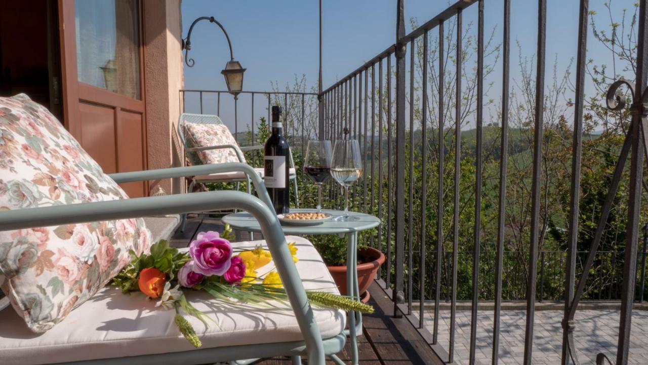 Il Borgo B&B Castellinaldo Bagian luar foto