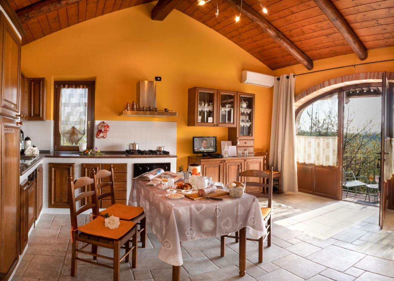 Il Borgo B&B Castellinaldo Bagian luar foto