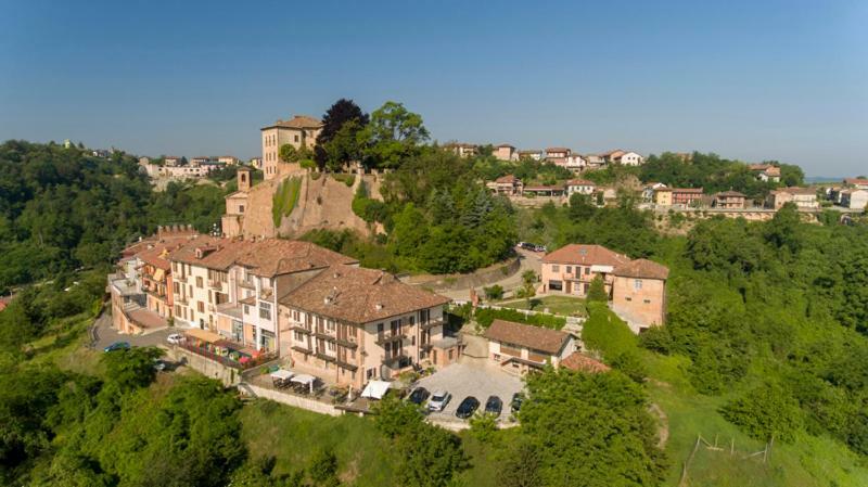 Il Borgo B&B Castellinaldo Bagian luar foto