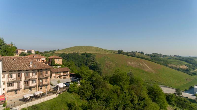 Il Borgo B&B Castellinaldo Bagian luar foto